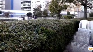 清純學妹露臉跟小哥激情啪啪，讓小哥無套抽插，打樁機的速度快把小騷逼給幹暈了，浪叫呻吟不斷，射在背上